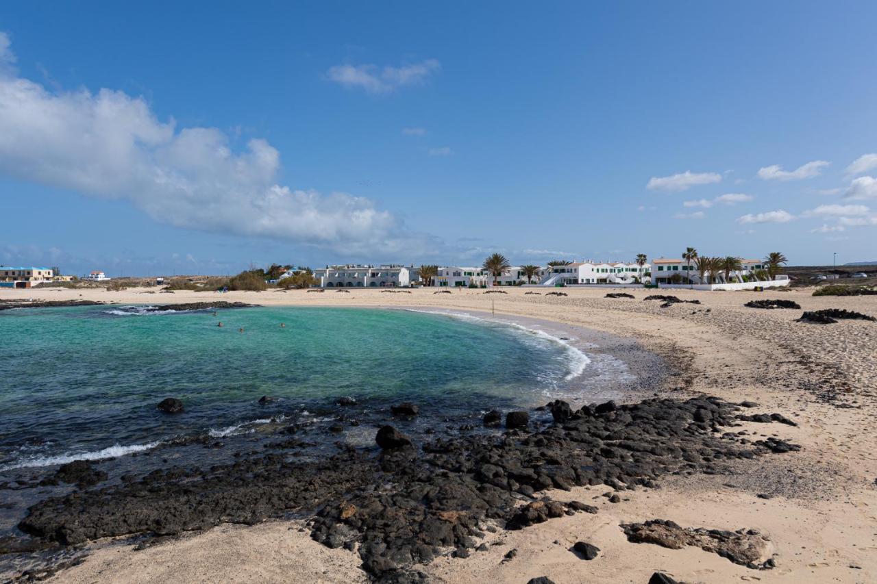 Homeforguest Modern And New Beachfront Apartment La Oliva Luaran gambar