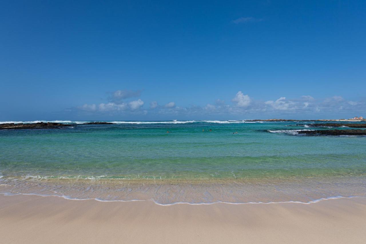 Homeforguest Modern And New Beachfront Apartment La Oliva Luaran gambar