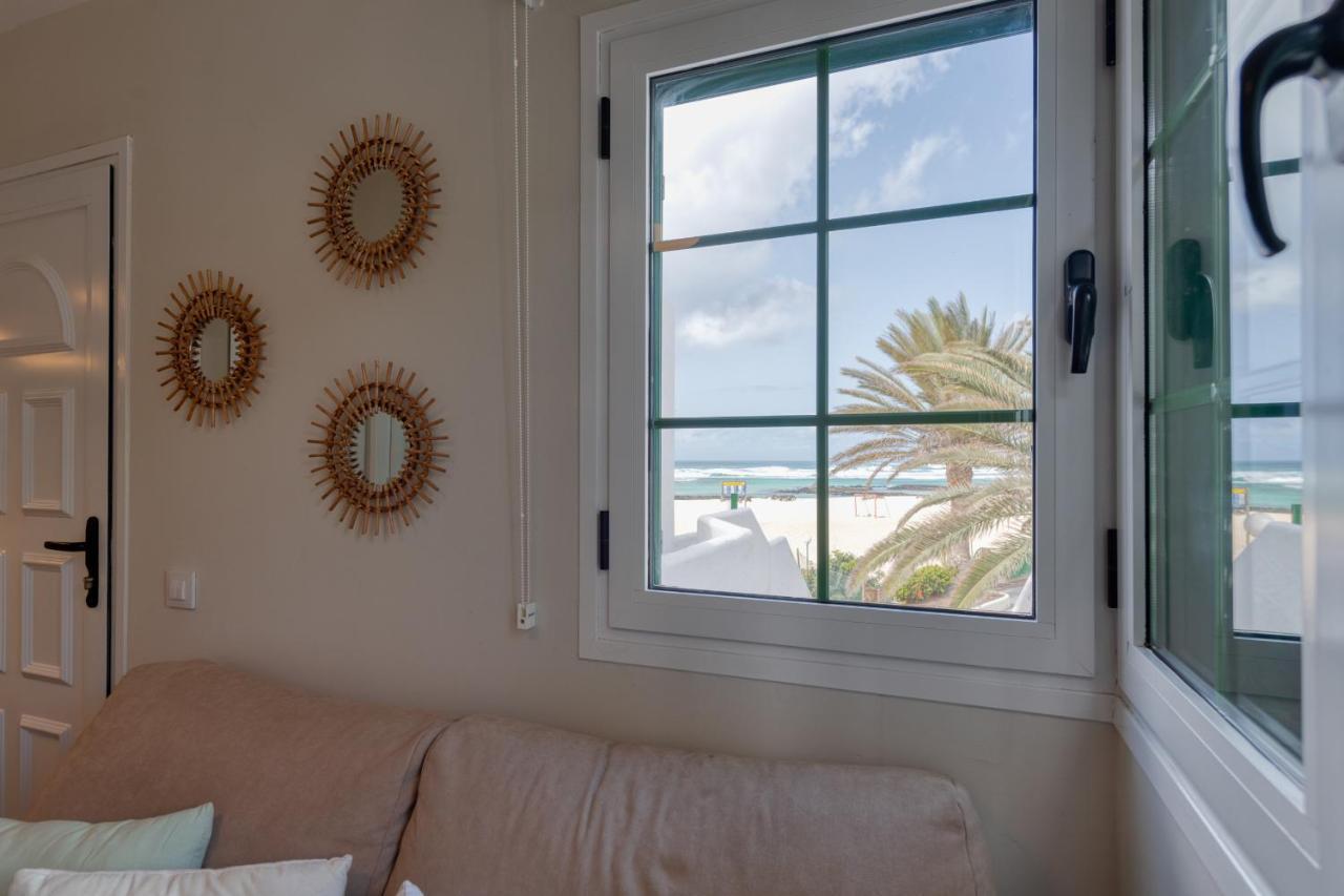 Homeforguest Modern And New Beachfront Apartment La Oliva Luaran gambar