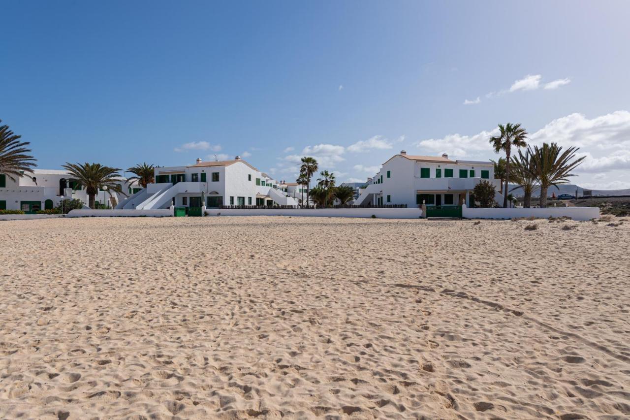Homeforguest Modern And New Beachfront Apartment La Oliva Luaran gambar