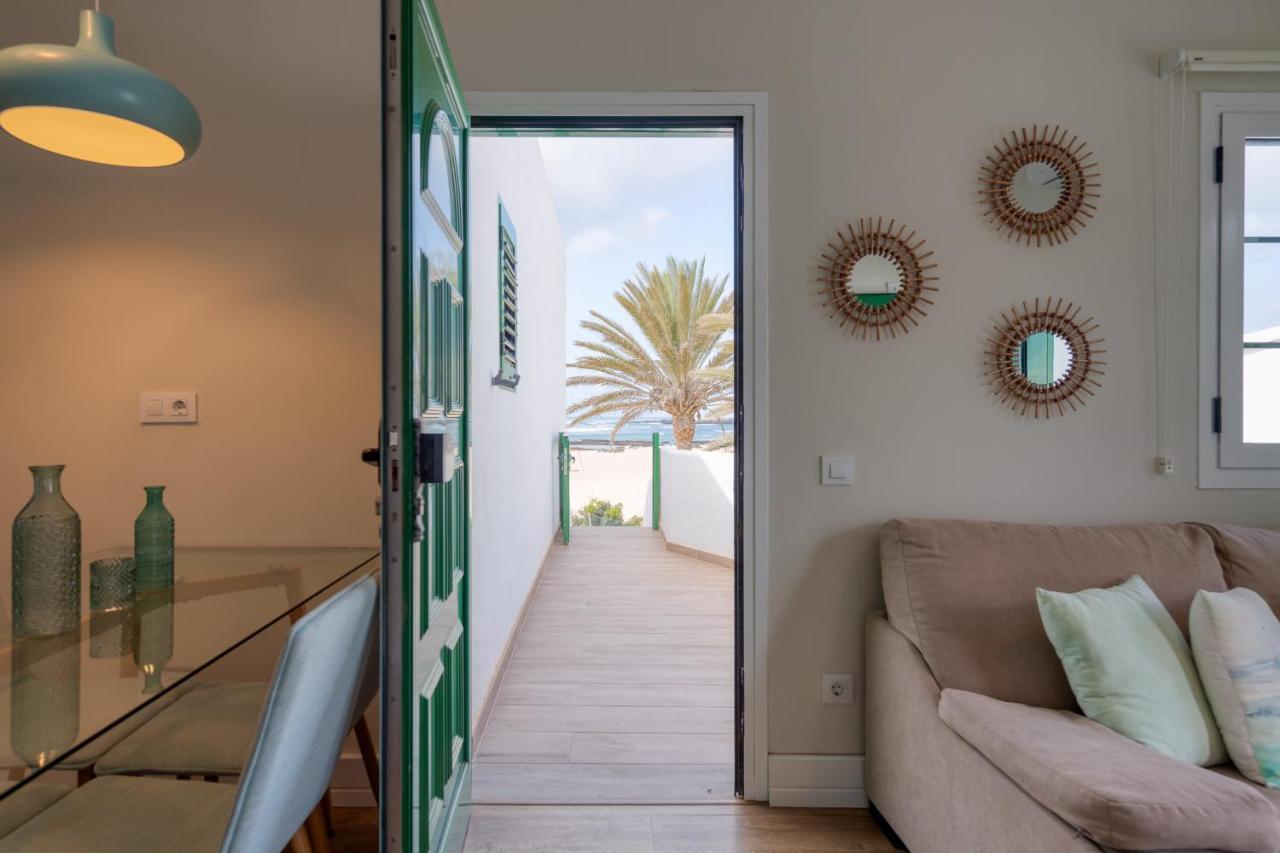 Homeforguest Modern And New Beachfront Apartment La Oliva Luaran gambar