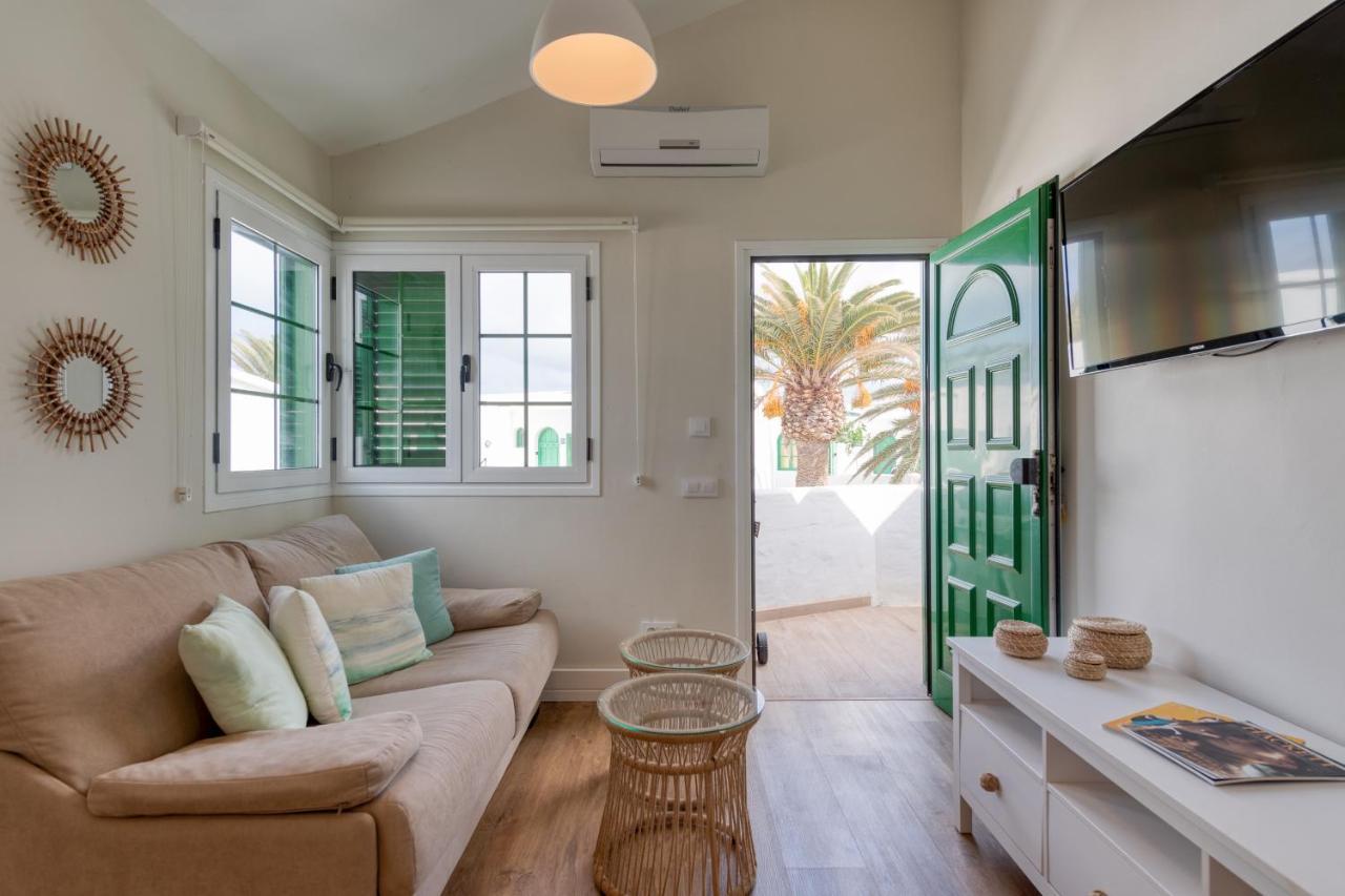 Homeforguest Modern And New Beachfront Apartment La Oliva Luaran gambar