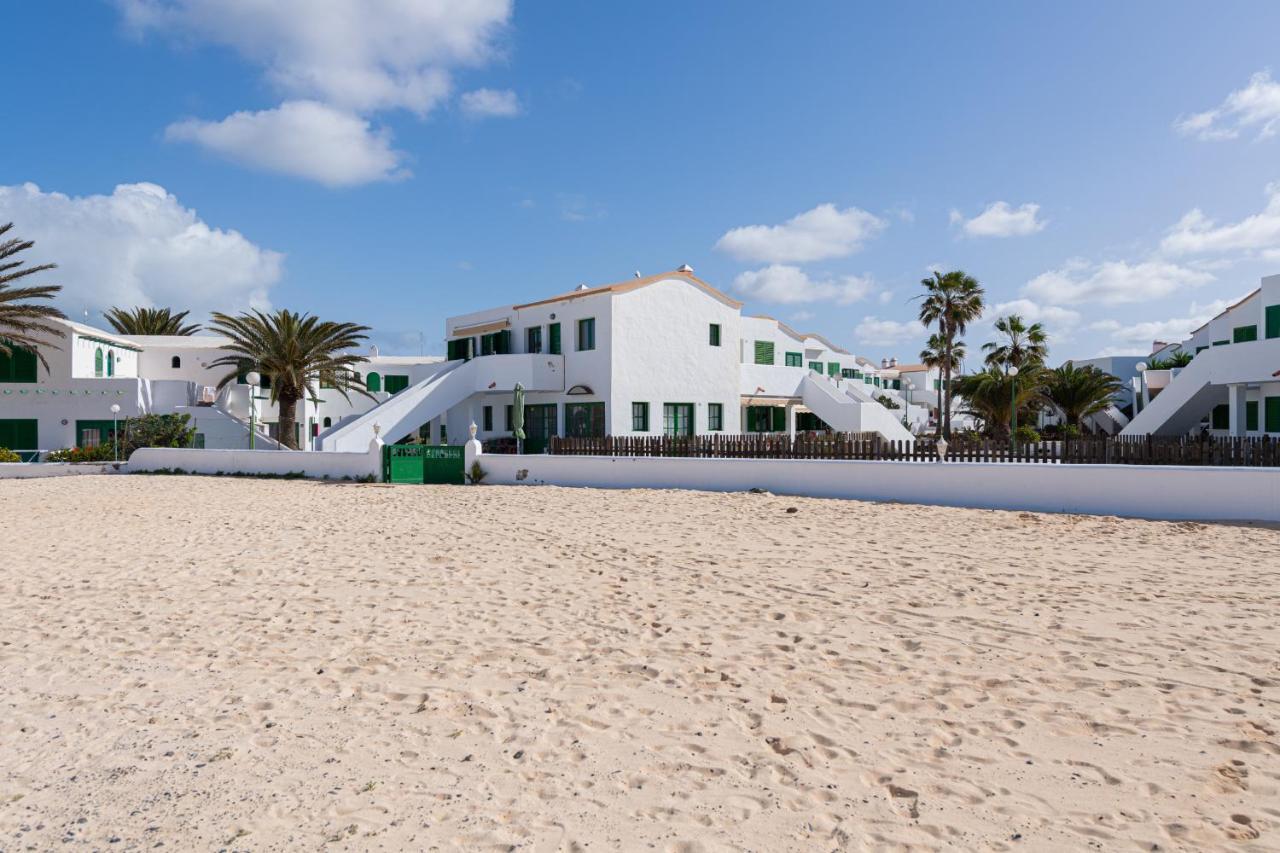 Homeforguest Modern And New Beachfront Apartment La Oliva Luaran gambar